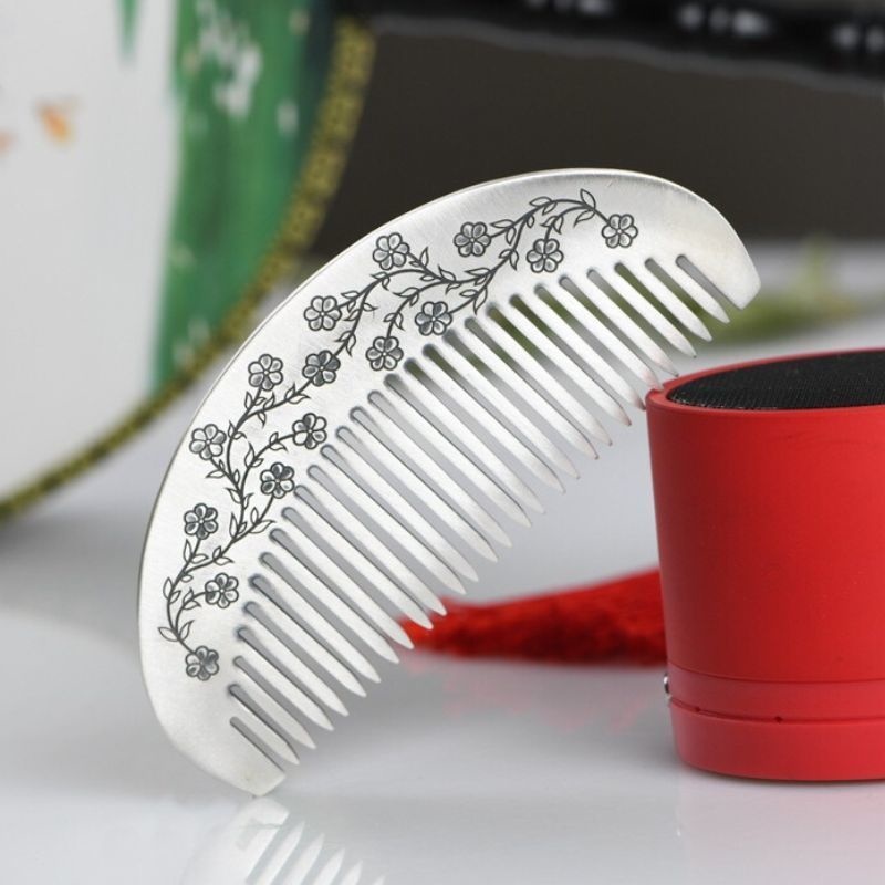 梅の花の彫刻櫛 - 日常のヘアケアに華やかさと品質をプラスK105