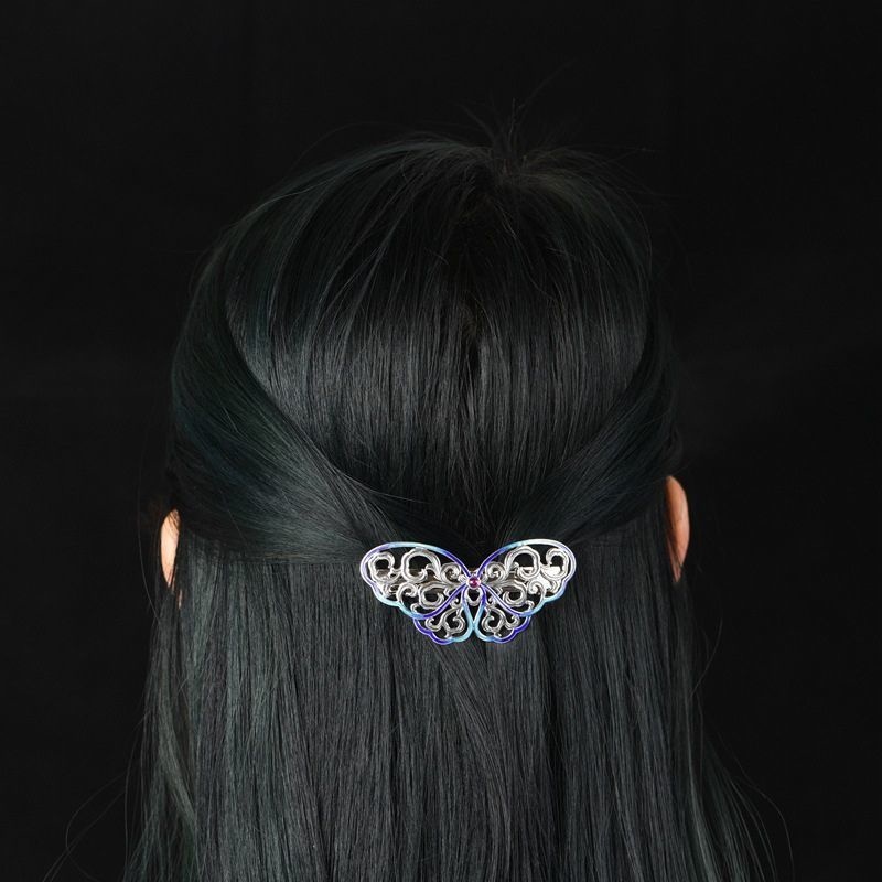 蝶々のバレッタ - 優雅な輝きと伝統が融合したヘアアクセサリーP131