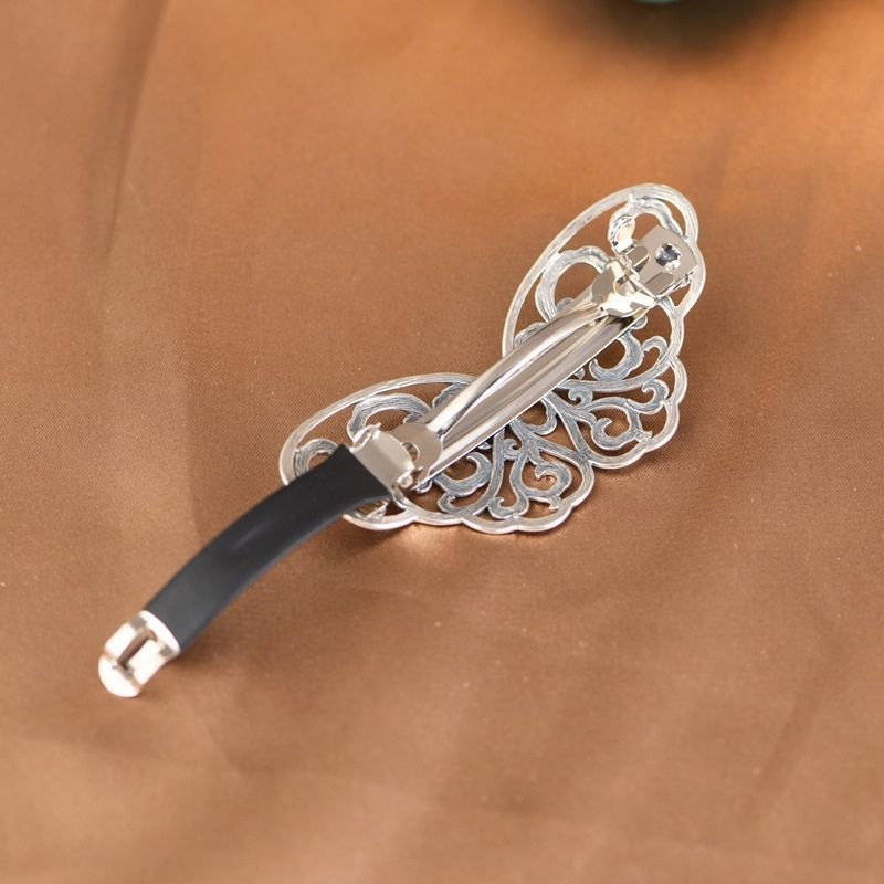 蝶々のバレッタ - 優雅な輝きと伝統が融合したヘアアクセサリーP131