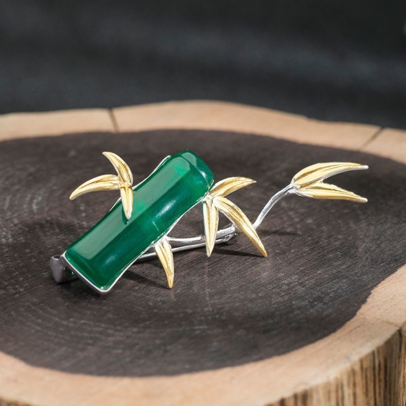 竹のブローチ - グリーンカルセドニーとシルバーの融合 C036