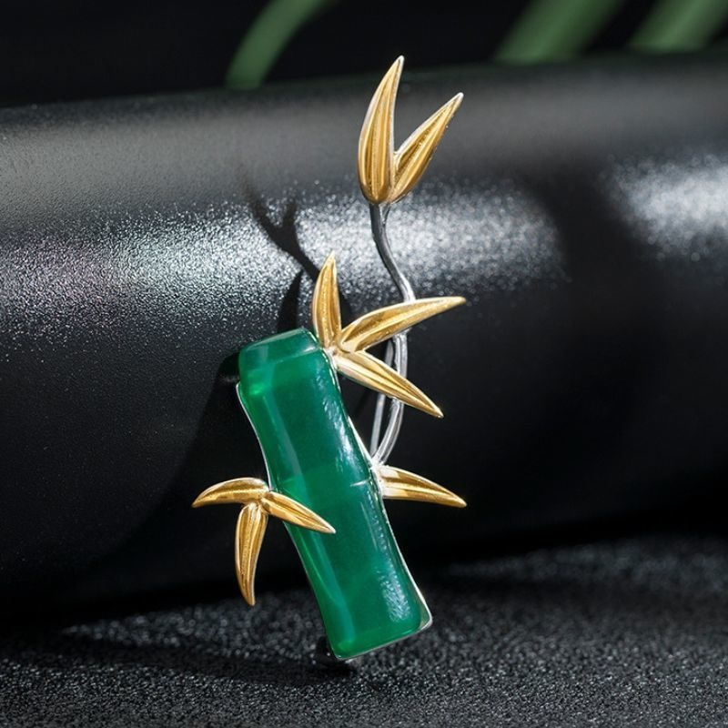 竹のブローチ - グリーンカルセドニーとシルバーの融合 C036