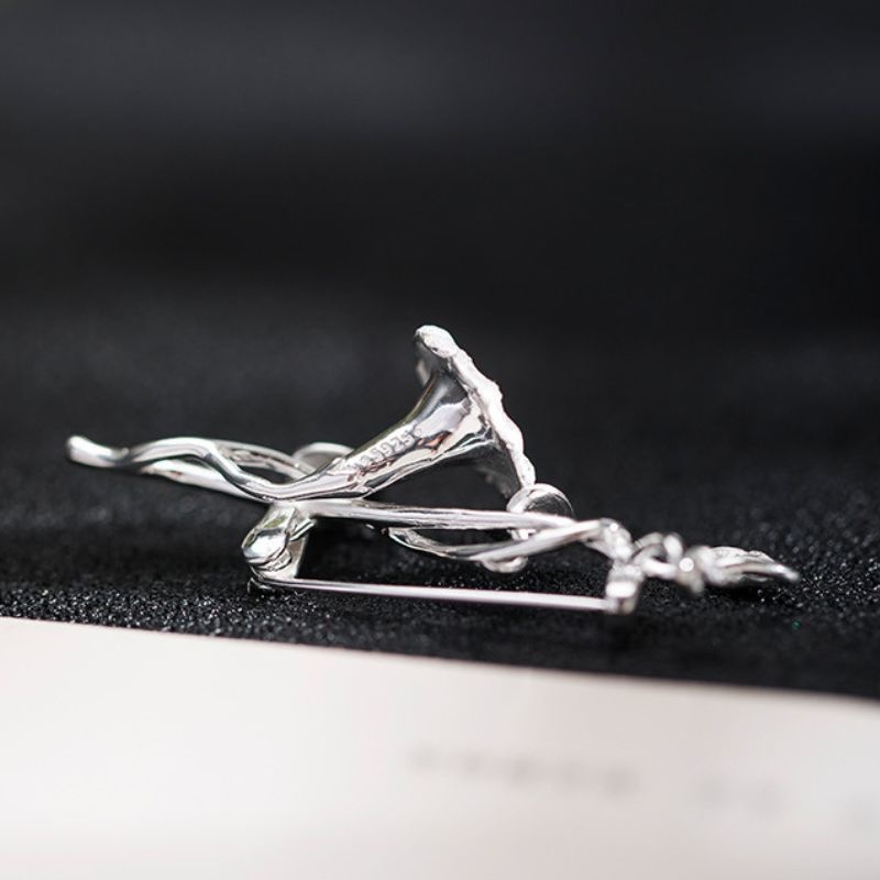 アサガオのブローチ - 日常の装いに華やかさや個性を添える C037