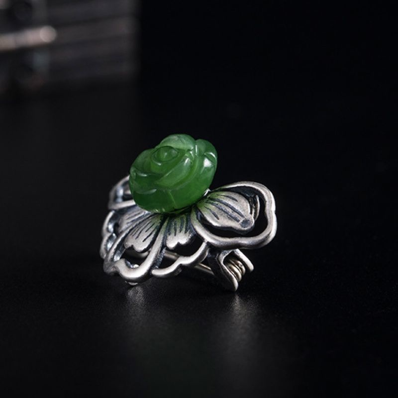 薔薇と蝶々シルバーブローチ - 優雅さと繊細さを引き立てる C039