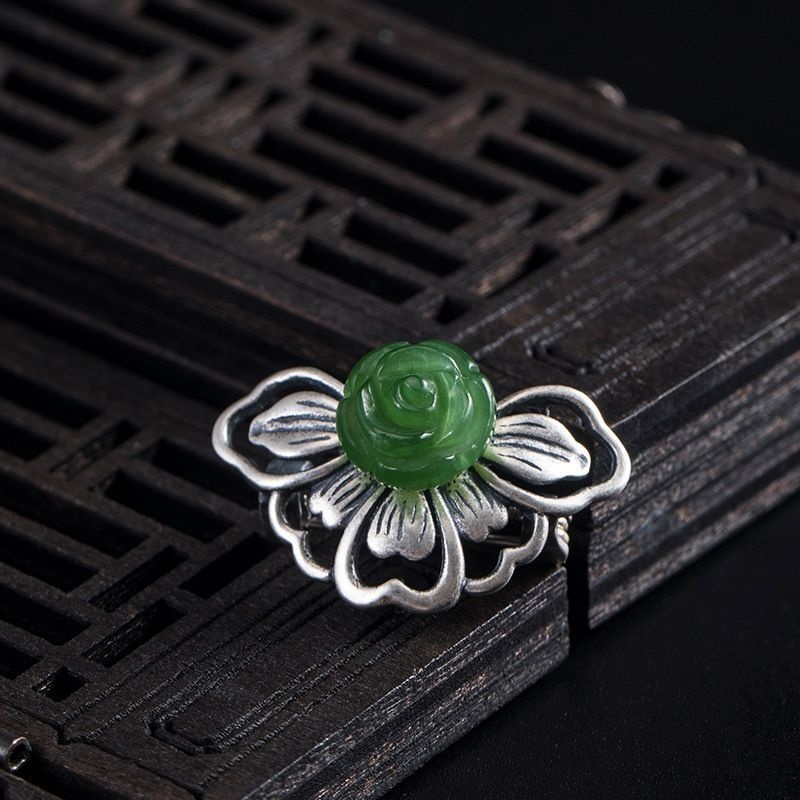 薔薇と蝶々シルバーブローチ - 優雅さと繊細さを引き立てる C039