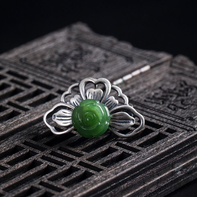 薔薇と蝶々シルバーブローチ - 優雅さと繊細さを引き立てる C039