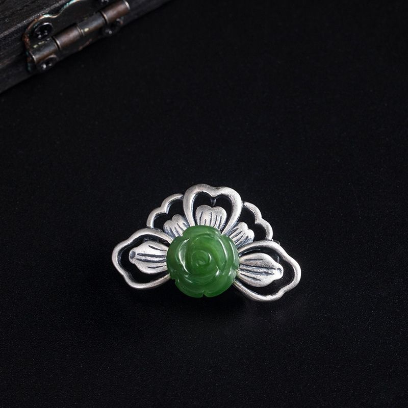 薔薇と蝶々シルバーブローチ - 優雅さと繊細さを引き立てる C039