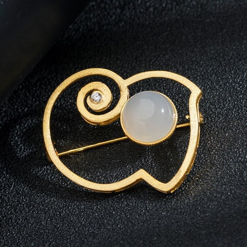 カメレオンのブローチ - 上品でありながらも遊び心を感じさせるデザイン C043