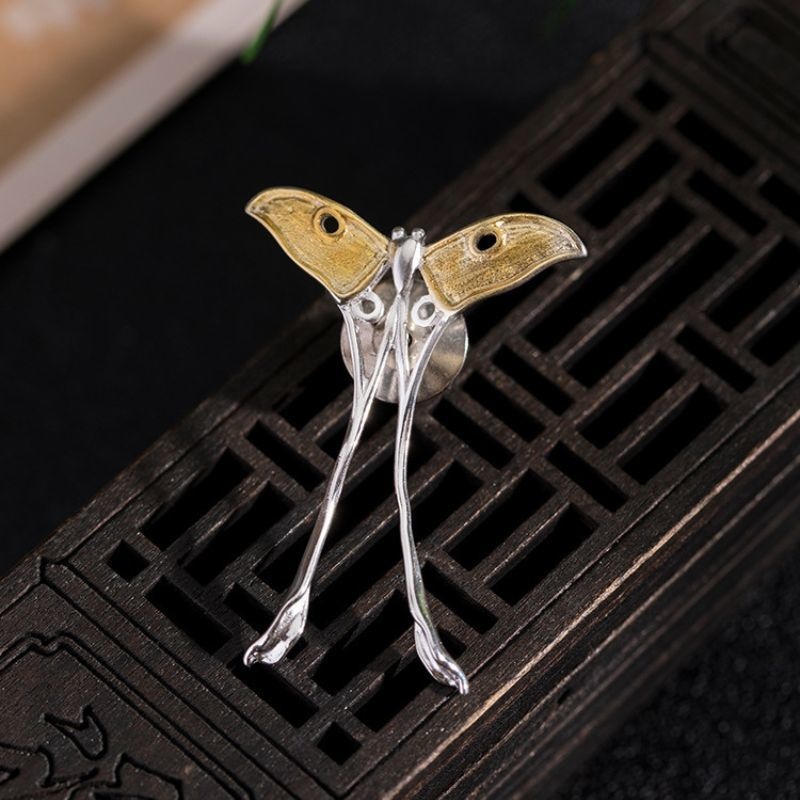 母の日に輝く蝶々ブローチ - 愛と幸せを象徴するアクセサリー C044