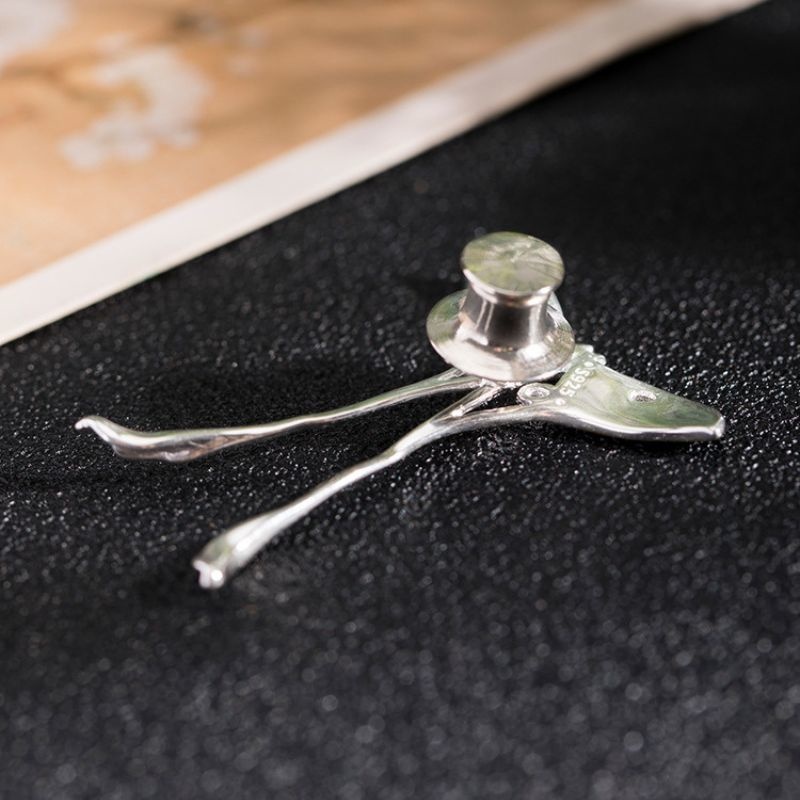 母の日に輝く蝶々ブローチ - 愛と幸せを象徴するアクセサリー C044