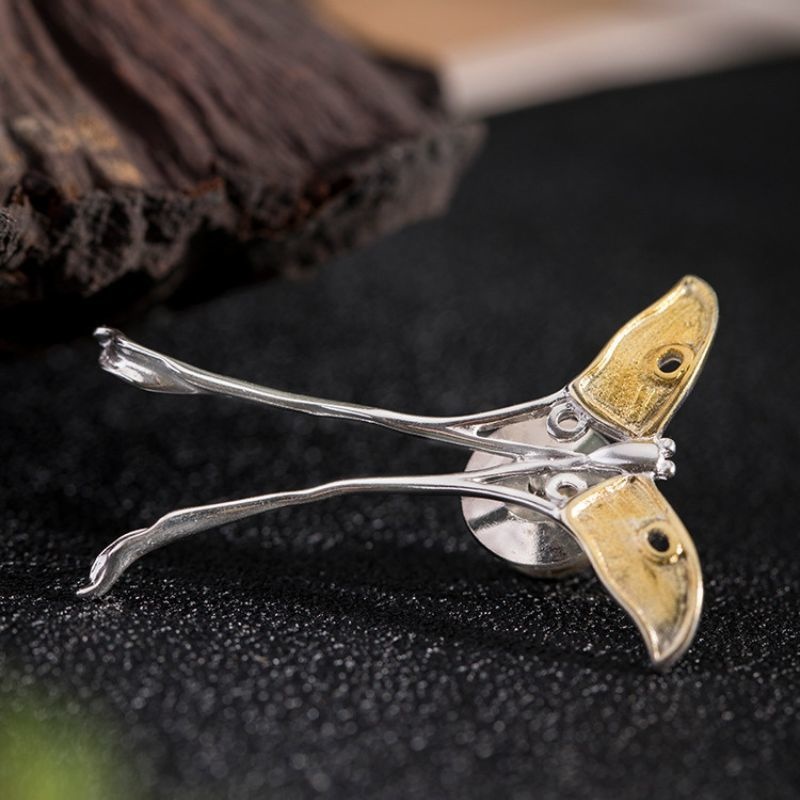 母の日に輝く蝶々ブローチ - 愛と幸せを象徴するアクセサリー C044