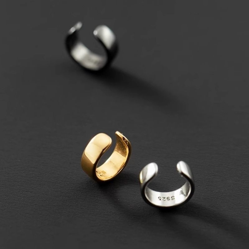 'メタリックなイヤーカフ - 3色展開したシンプルなアクセサリー i028