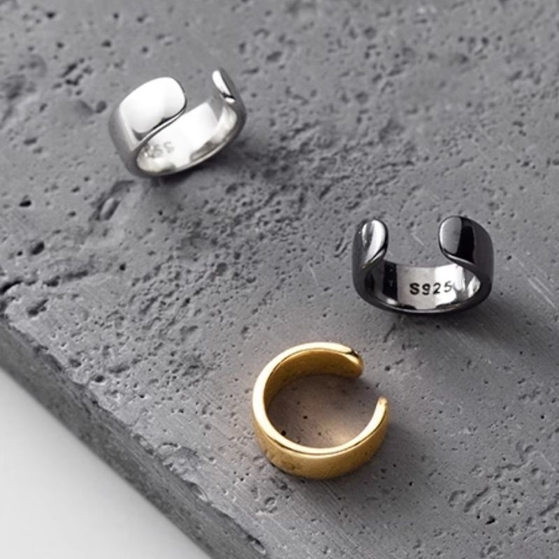 'メタリックなイヤーカフ - 3色展開したシンプルなアクセサリー i028