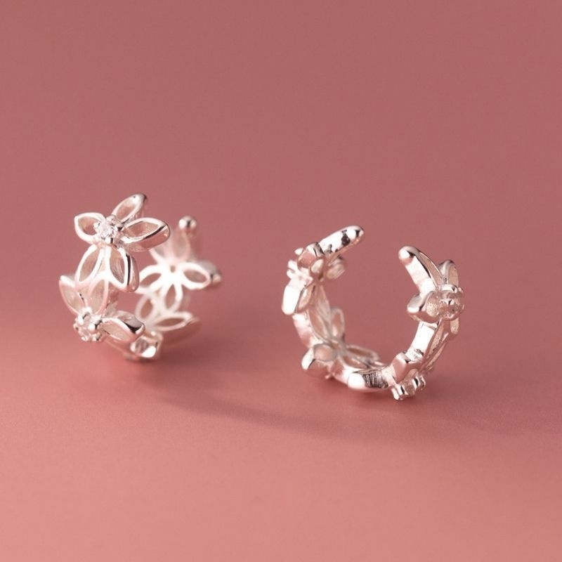 花のイヤーカフ - 女性らしい優雅さを演出する耳飾り i037