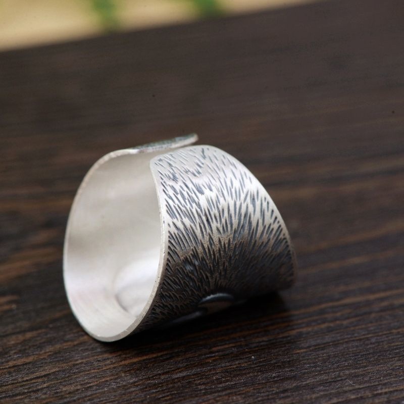 象モチーフのリング - 繊細な彫刻や細部までこだわった装飾を施す R222