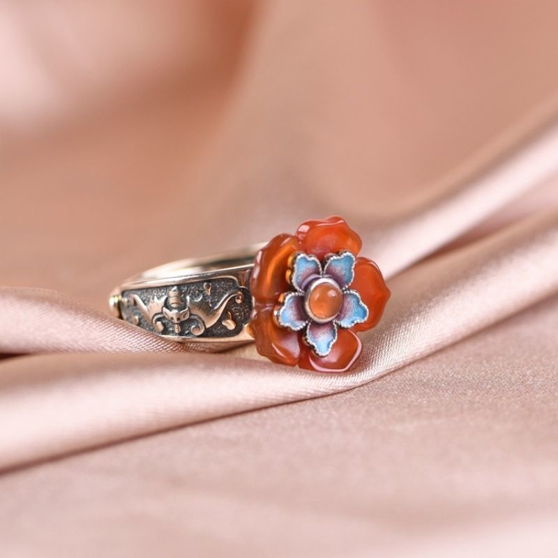 花のリング - 七宝焼の光沢が瑪瑙の深い色合いと見事に調和 R331