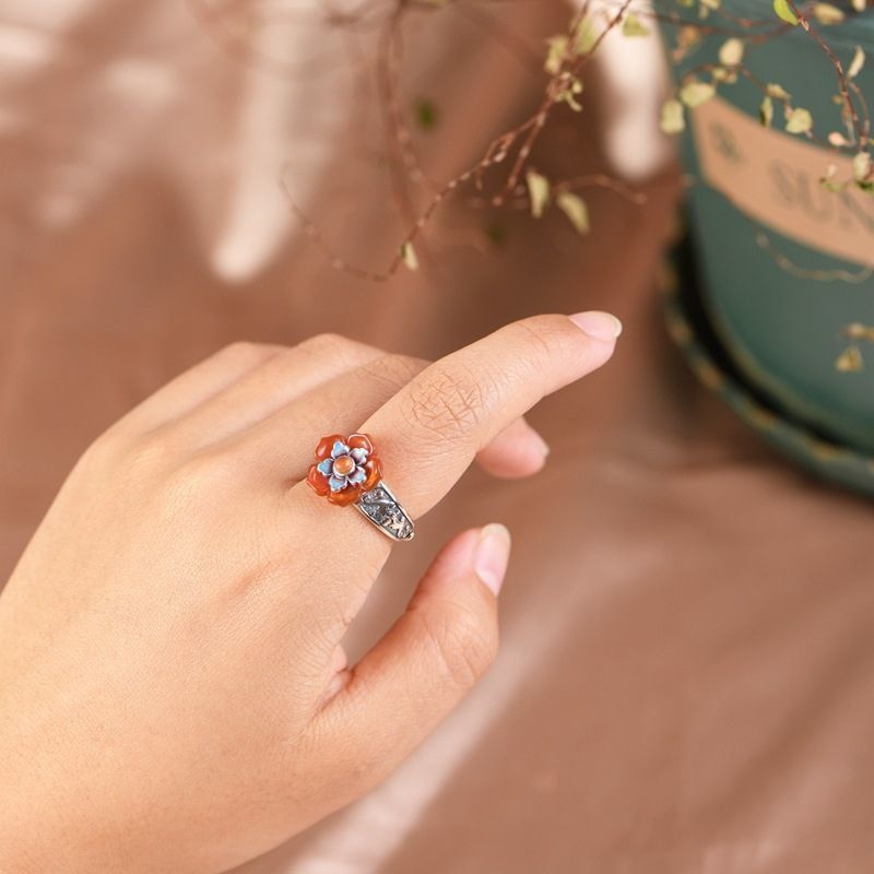 花のリング - 七宝焼の光沢が瑪瑙の深い色合いと見事に調和 R331