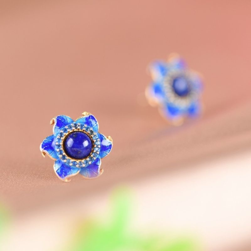 花のピアス - 七宝焼の技術と現代のセンスが見事に融合 P151