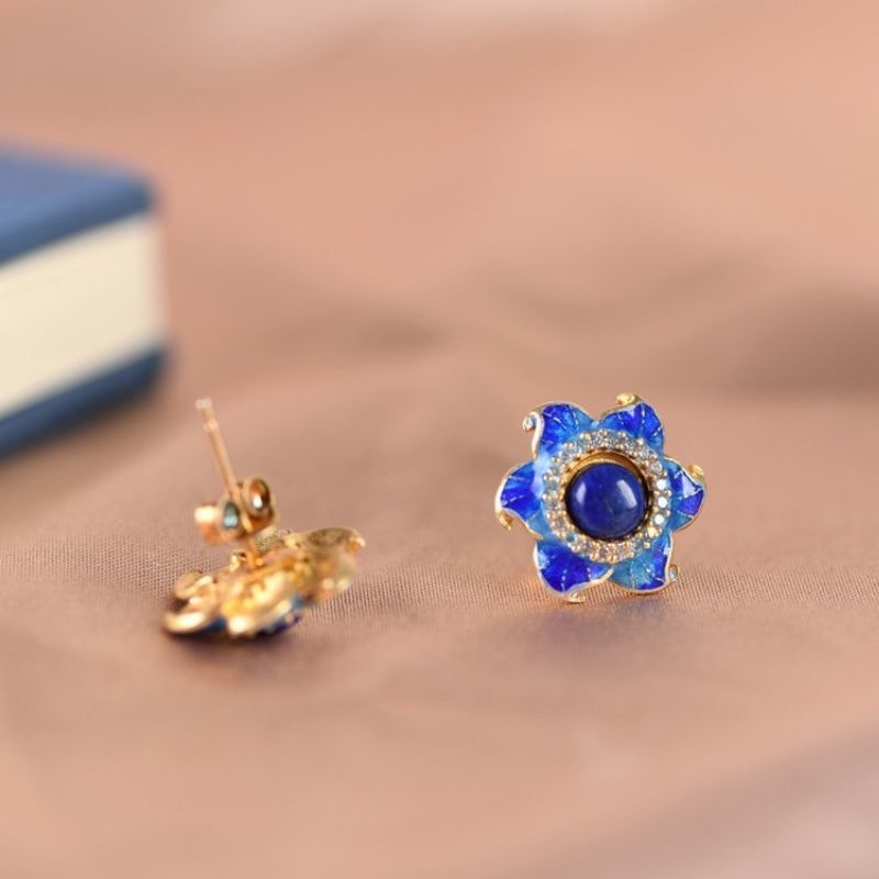 花のピアス - 七宝焼の技術と現代のセンスが見事に融合 P151