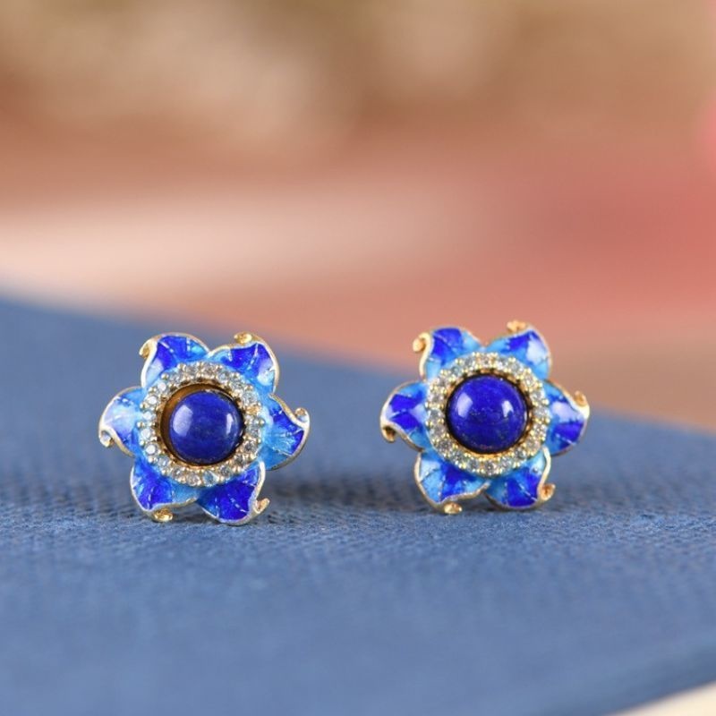 花のピアス - 七宝焼の技術と現代のセンスが見事に融合 P151