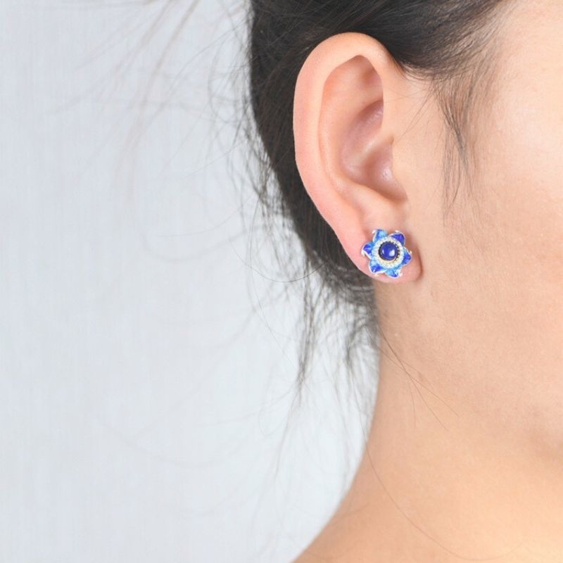 花のピアス - 七宝焼の技術と現代のセンスが見事に融合 P151