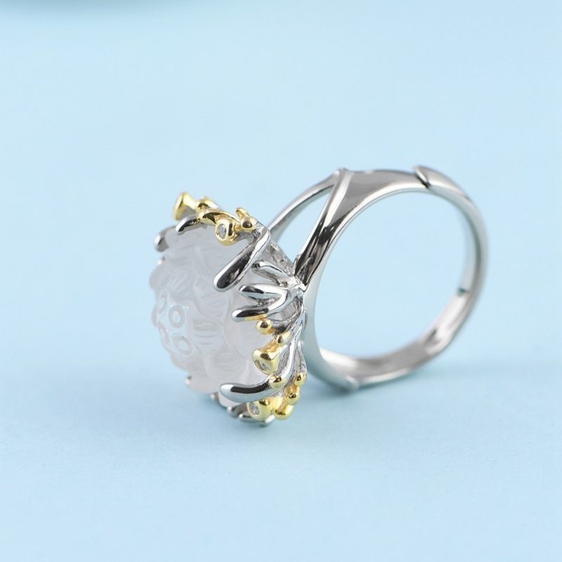 蓮の花のリング - 水晶の透明感と蓮の花の優雅さが調和した逸品 R337