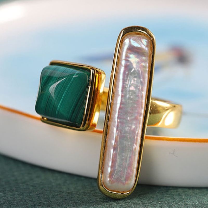 バロックパールとマラカイトのリング - まるでアート作品のように輝く R349