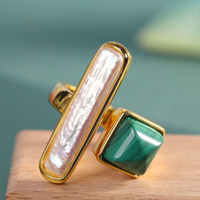 バロックパールとマラカイトのリング - まるでアート作品のように輝く R349