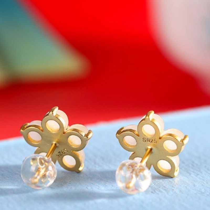 ネフライトのピアス - 軽やかでありながら存在感もあり P154