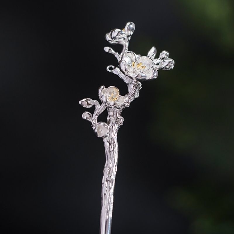梅の花のかんざし - まるで本物の梅の花が咲いているかのような繊細さ K145