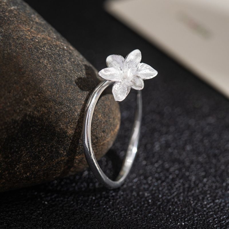 ヒヤシンスのリング - まるで本物の花を指に纏うかのように R356