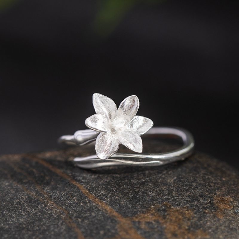 ヒヤシンスのリング - まるで本物の花を指に纏うかのように R356