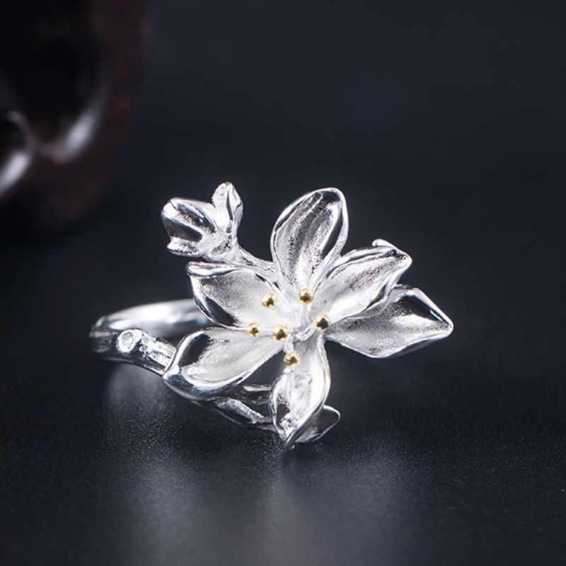 木蓮のリング - ギフトとしても喜ばれること間違いなしの一品 R358