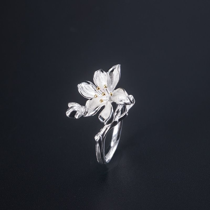 木蓮のリング - ギフトとしても喜ばれること間違いなしの一品 R358