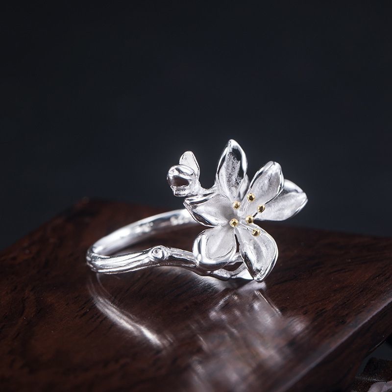 木蓮のリング - ギフトとしても喜ばれること間違いなしの一品 R358