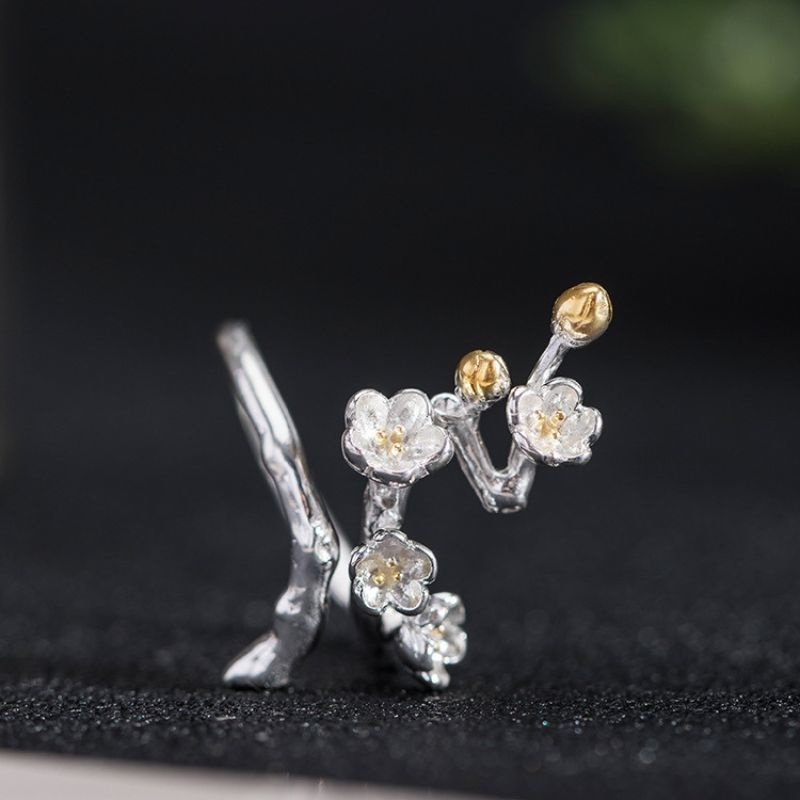 梅の花のリング - 伝統的な美しさと現代的なデザインが見事に融合 R359