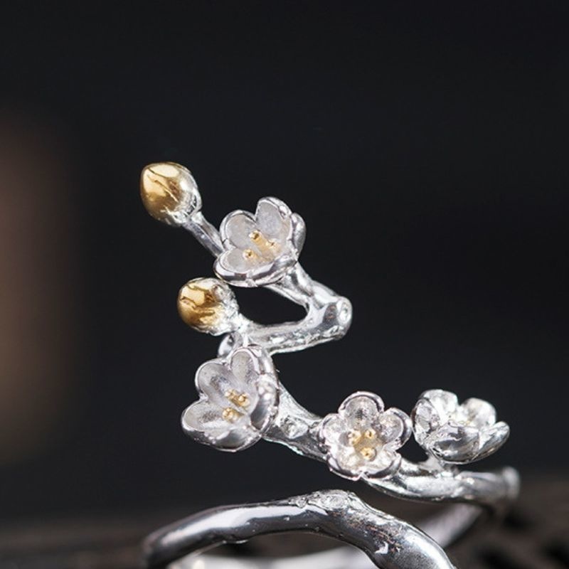 梅の花のリング - 伝統的な美しさと現代的なデザインが見事に融合 R359