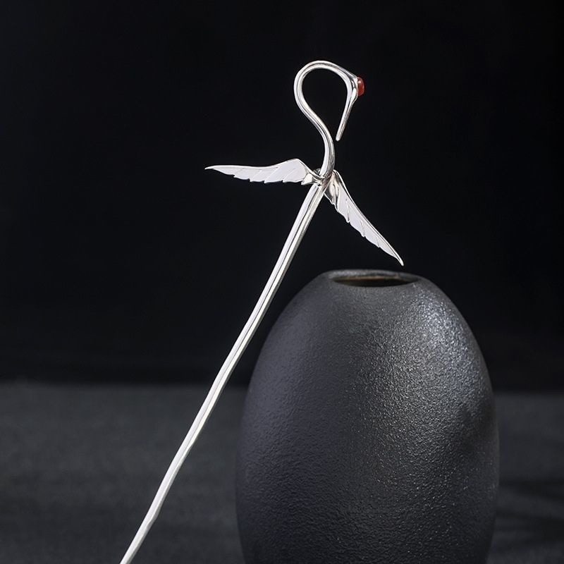 鶴のかんざし - 頭部の赤い部分が瑪瑙で表現された上品なアクセサリー K160