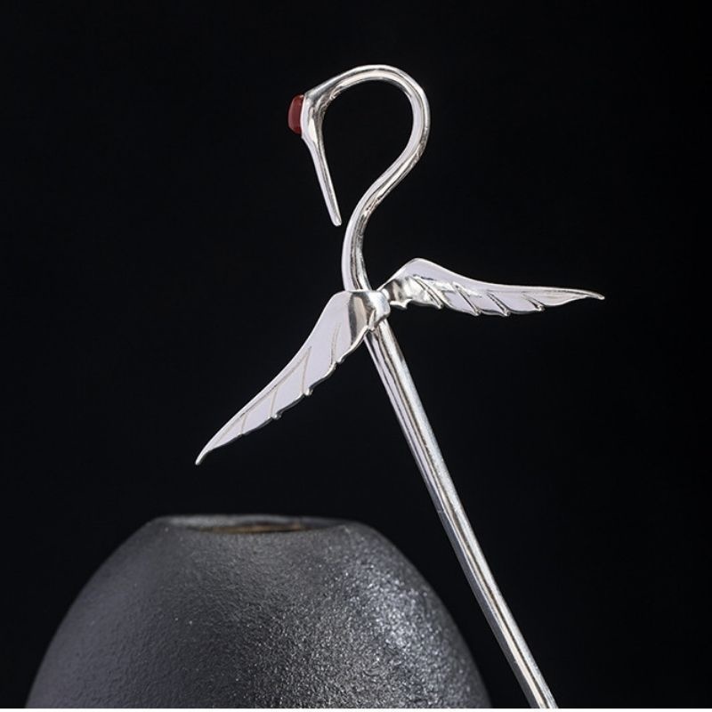 鶴のかんざし - 頭部の赤い部分が瑪瑙で表現された上品なアクセサリー K160