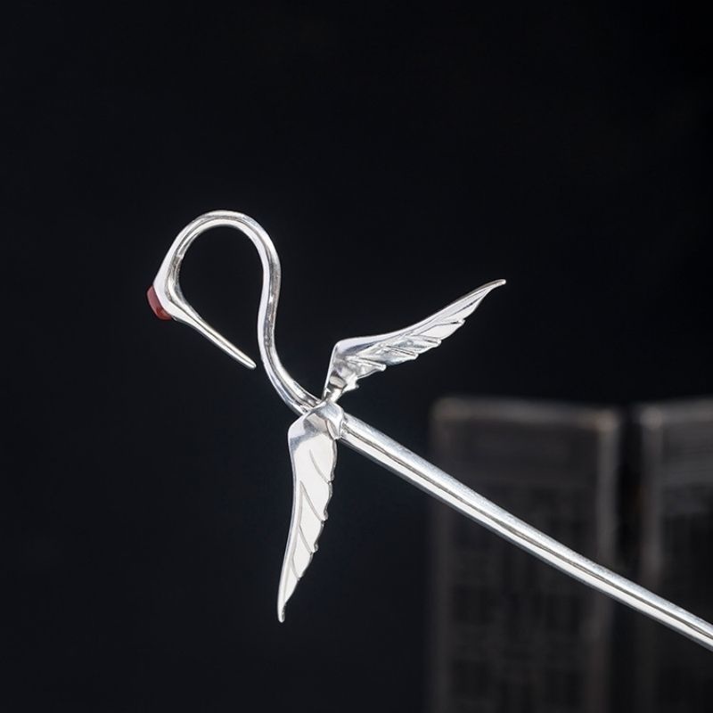 鶴のかんざし - 頭部の赤い部分が瑪瑙で表現された上品なアクセサリー K160