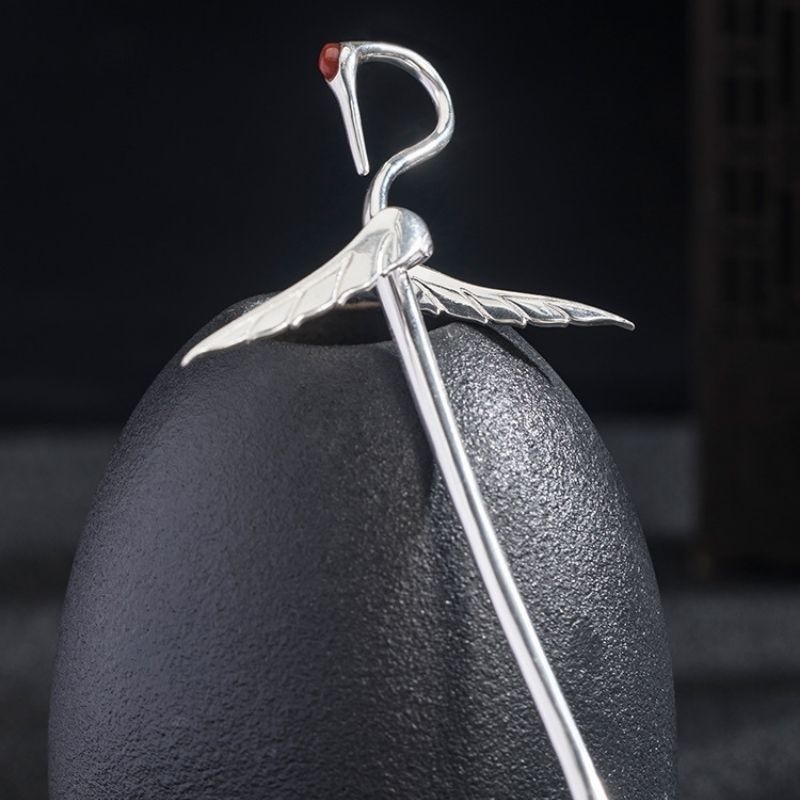 鶴のかんざし - 頭部の赤い部分が瑪瑙で表現された上品なアクセサリー K160