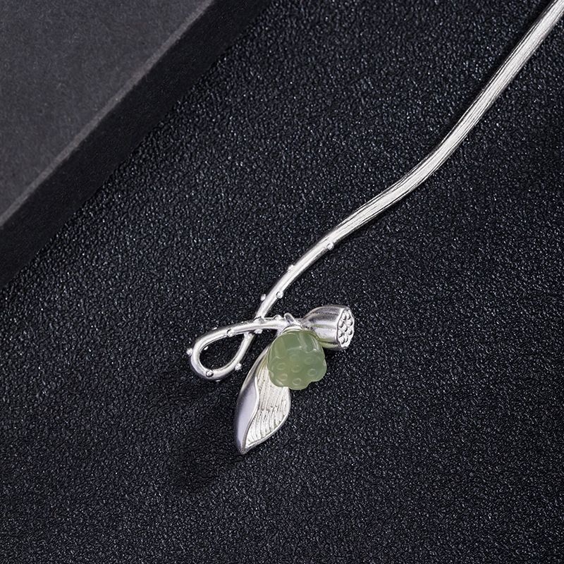 蓮のかんざし - ネフライトの緑はスターリングシルバーと絶妙に調和 K161