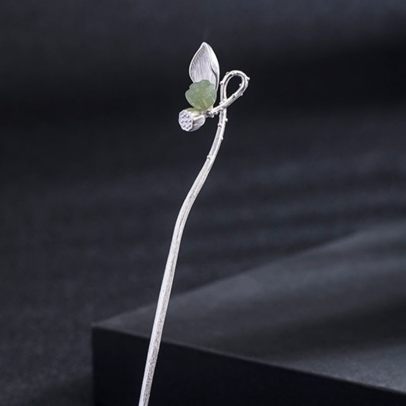 蓮のかんざし - ネフライトの緑はスターリングシルバーと絶妙に調和 K161