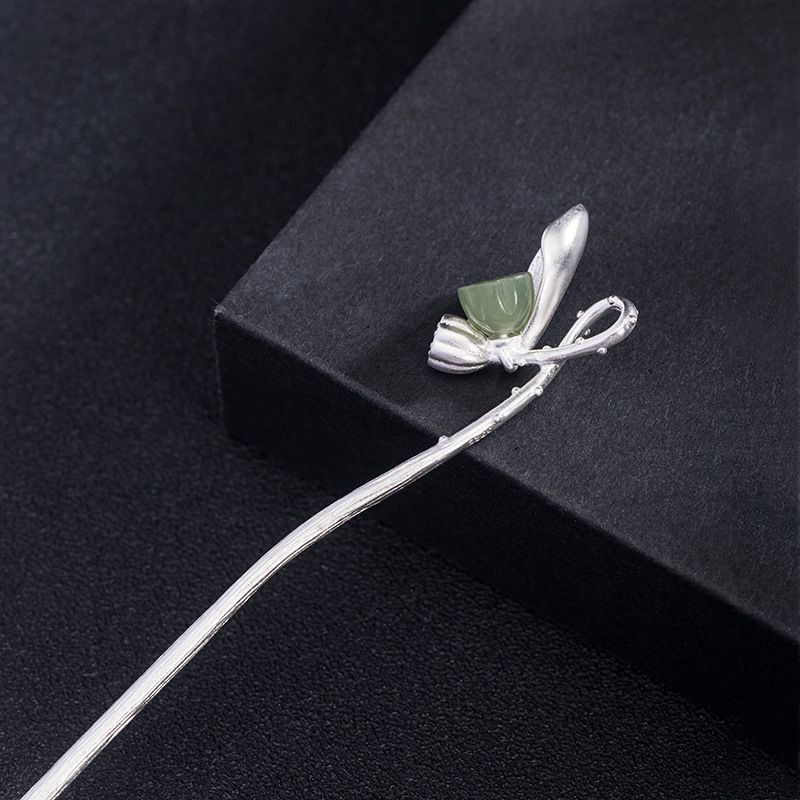 蓮のかんざし - ネフライトの緑はスターリングシルバーと絶妙に調和 K161