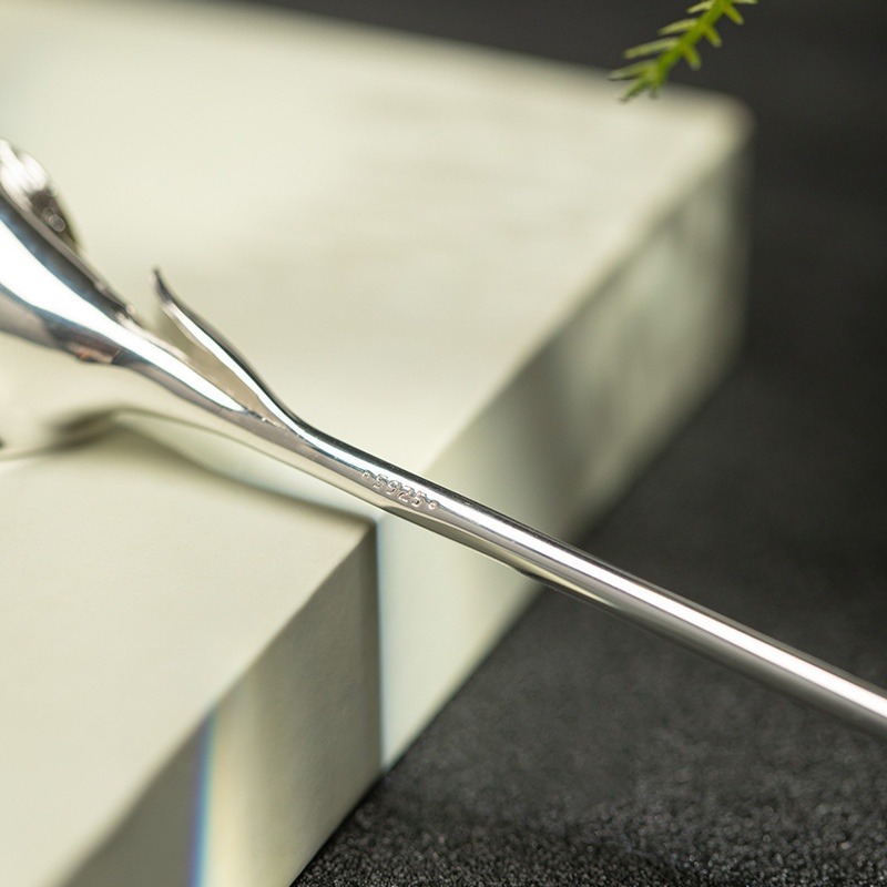 オランダカイウのかんざし - 精巧な作りとリアルなデザインが特徴的 K164