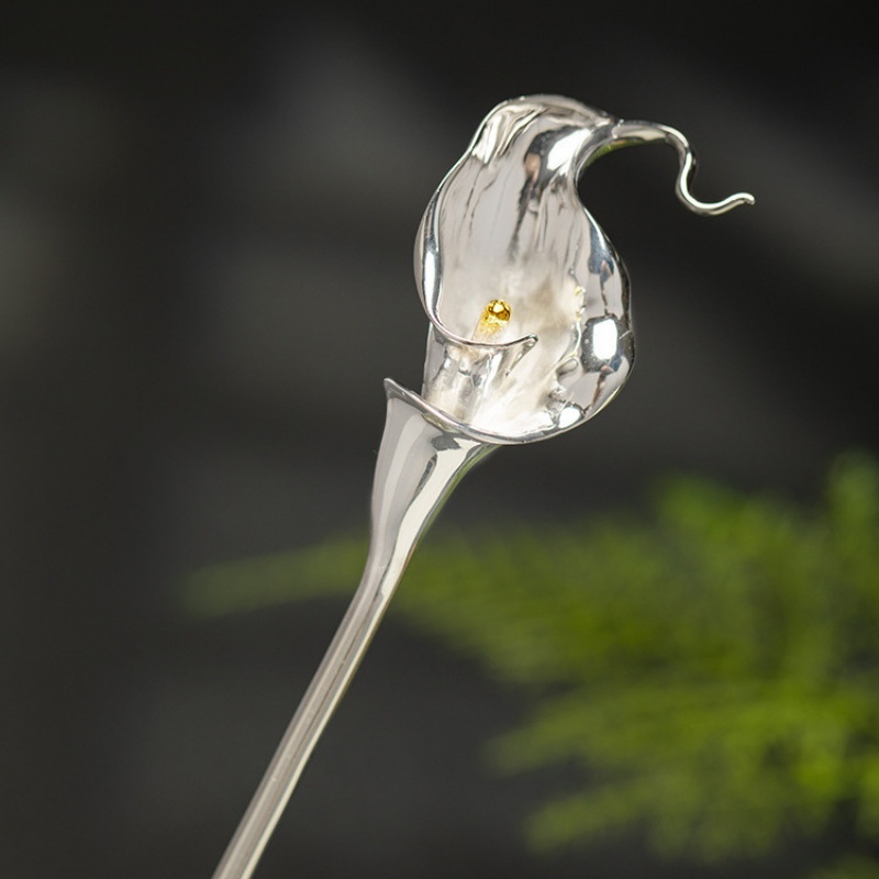 オランダカイウのかんざし - 精巧な作りとリアルなデザインが特徴的 K164