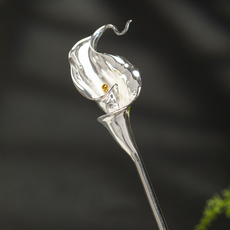 オランダカイウのかんざし - 精巧な作りとリアルなデザインが特徴的 K164