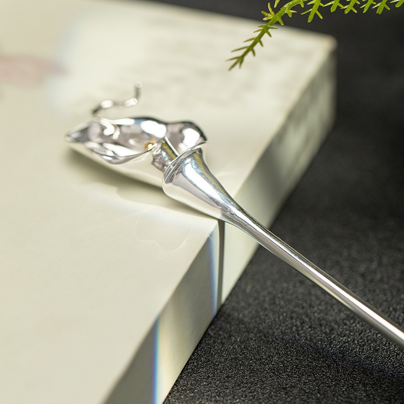 オランダカイウのかんざし - 精巧な作りとリアルなデザインが特徴的 K164