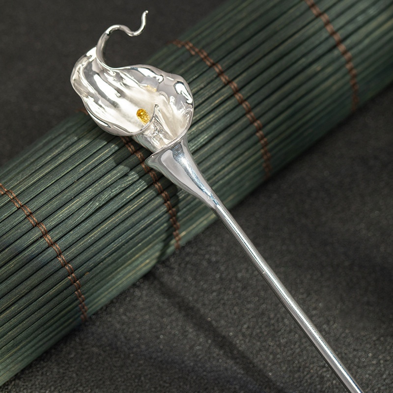 オランダカイウのかんざし - 精巧な作りとリアルなデザインが特徴的 K164