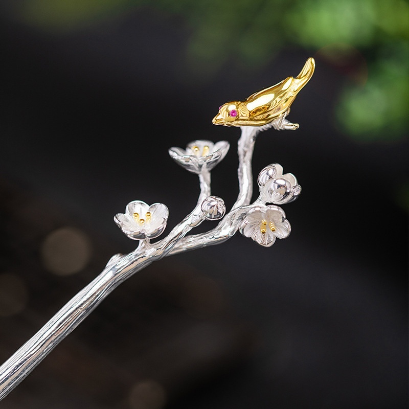 梅の花と鳥のかんざし - まるで陽光を浴びて輝いているかのように K165