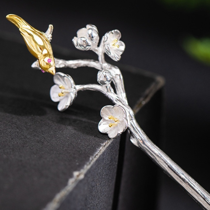 梅の花と鳥のかんざし - まるで陽光を浴びて輝いているかのように K165